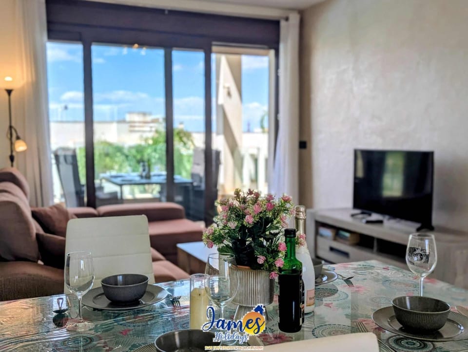 Communal lounge/ TV room, Living room, Dining area