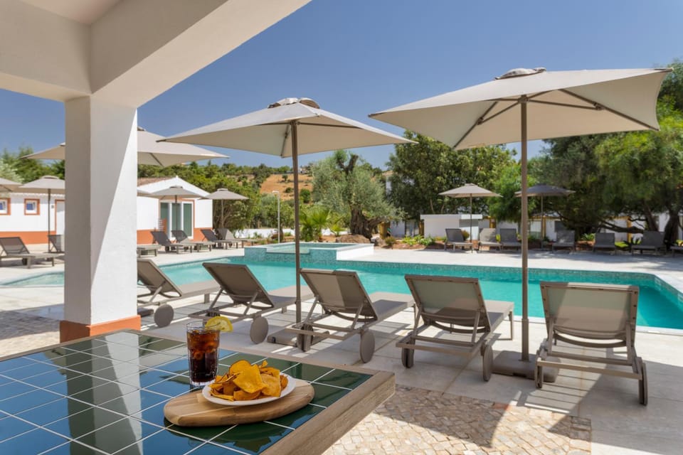 Patio, Day, Food and drinks, Pool view, Swimming pool, sunbed
