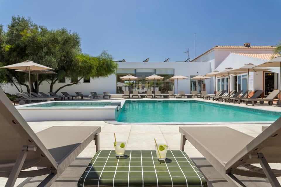 Lounge or bar, Food and drinks, Drinks, Alcoholic drinks, Non alcoholic drinks