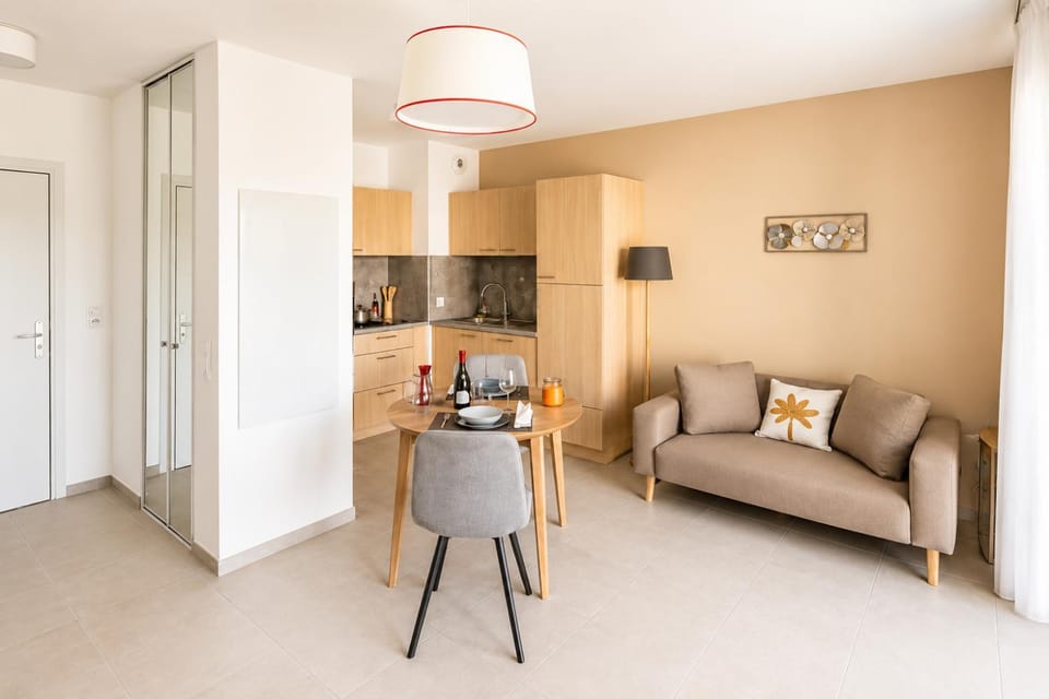 Living room, Seating area, kitchen