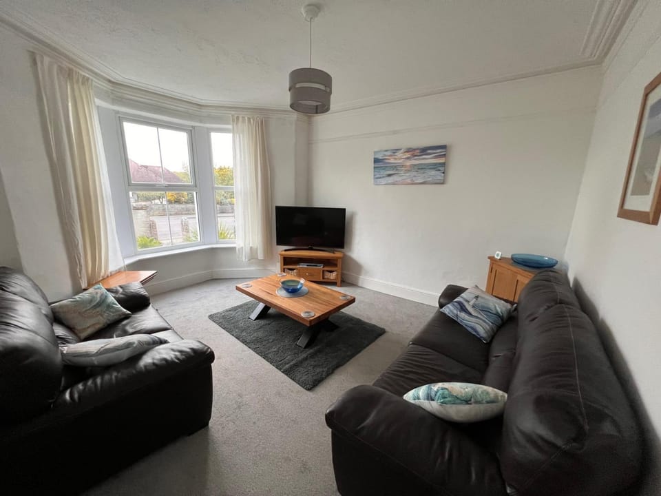 Communal lounge/ TV room, TV and multimedia, Living room, Seating area