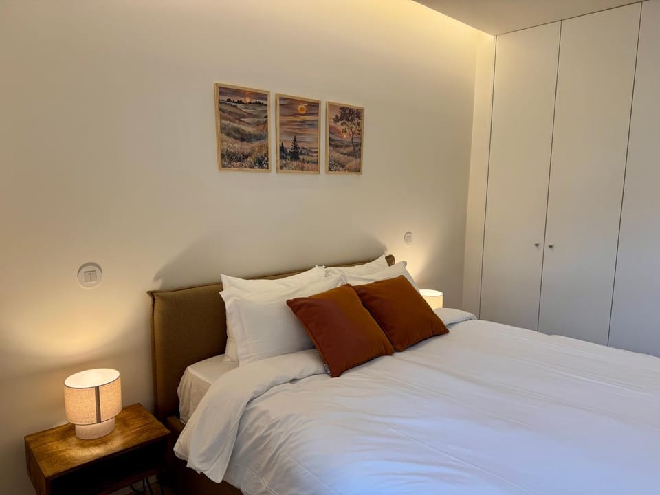 Bed, Bedroom, internet, wardrobe, air conditioner