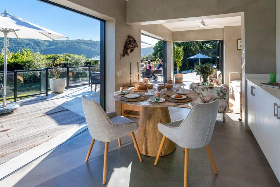 Patio, Day, View (from property/room), Balcony/Terrace, Dining area, Food, Mountain view