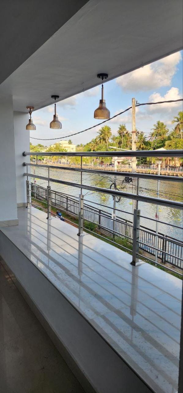 Pearl's Lake House Bed and Breakfast in Kochi