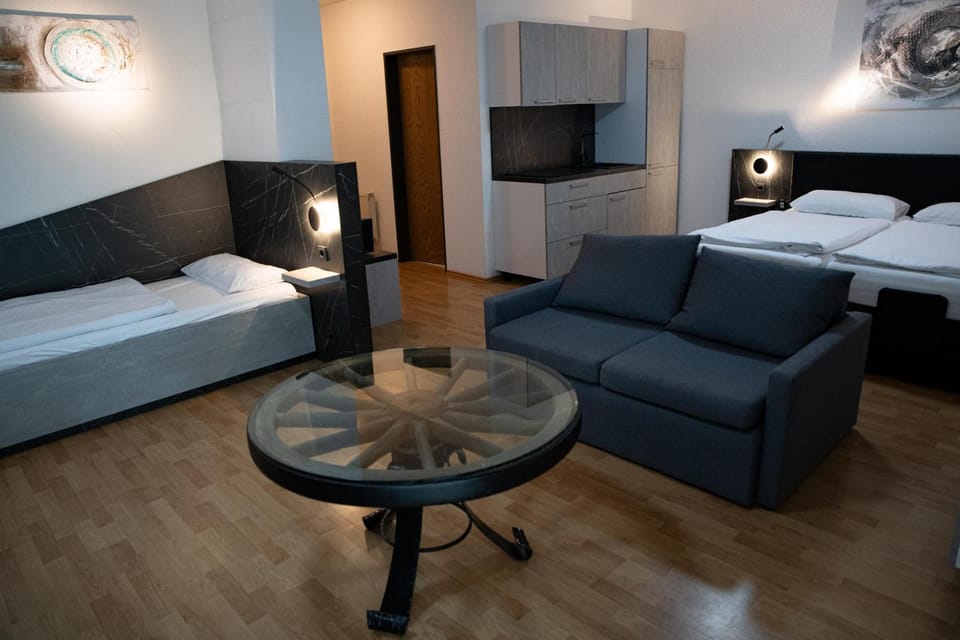 Seating area, Bedroom