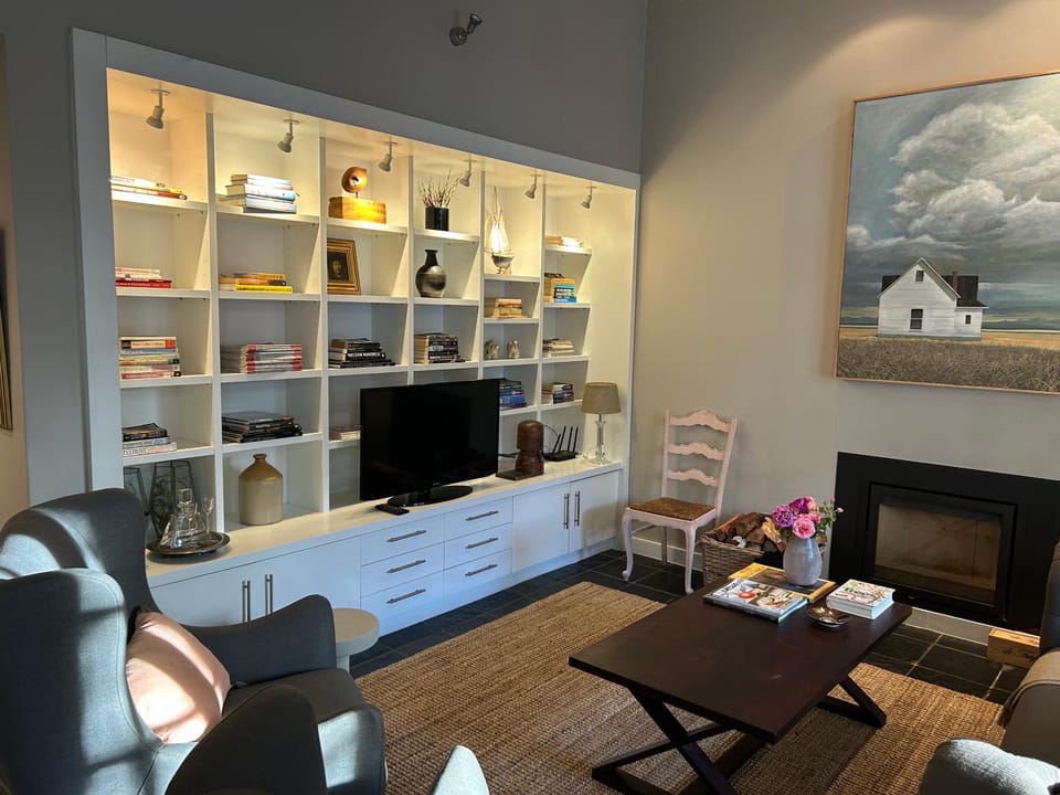 TV and multimedia, Living room, Seating area