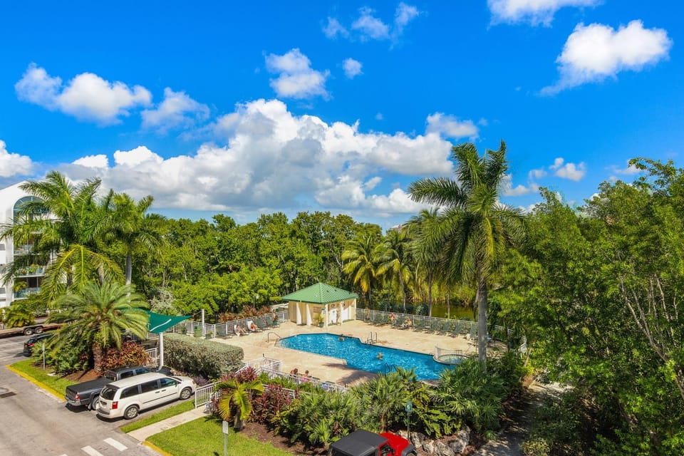 KWSS303 Sunrise Suites - Saint Barts Suite 303 House in Stock Island