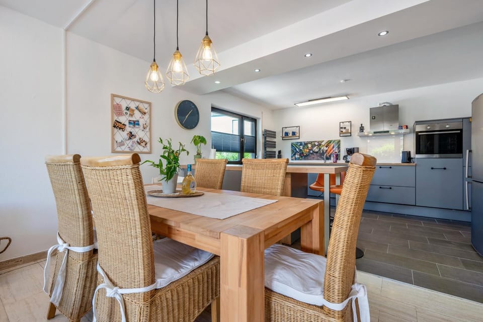 Property building, Kitchen or kitchenette, Living room