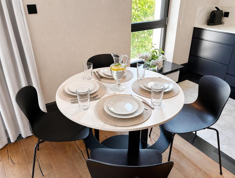 Dining area, Food