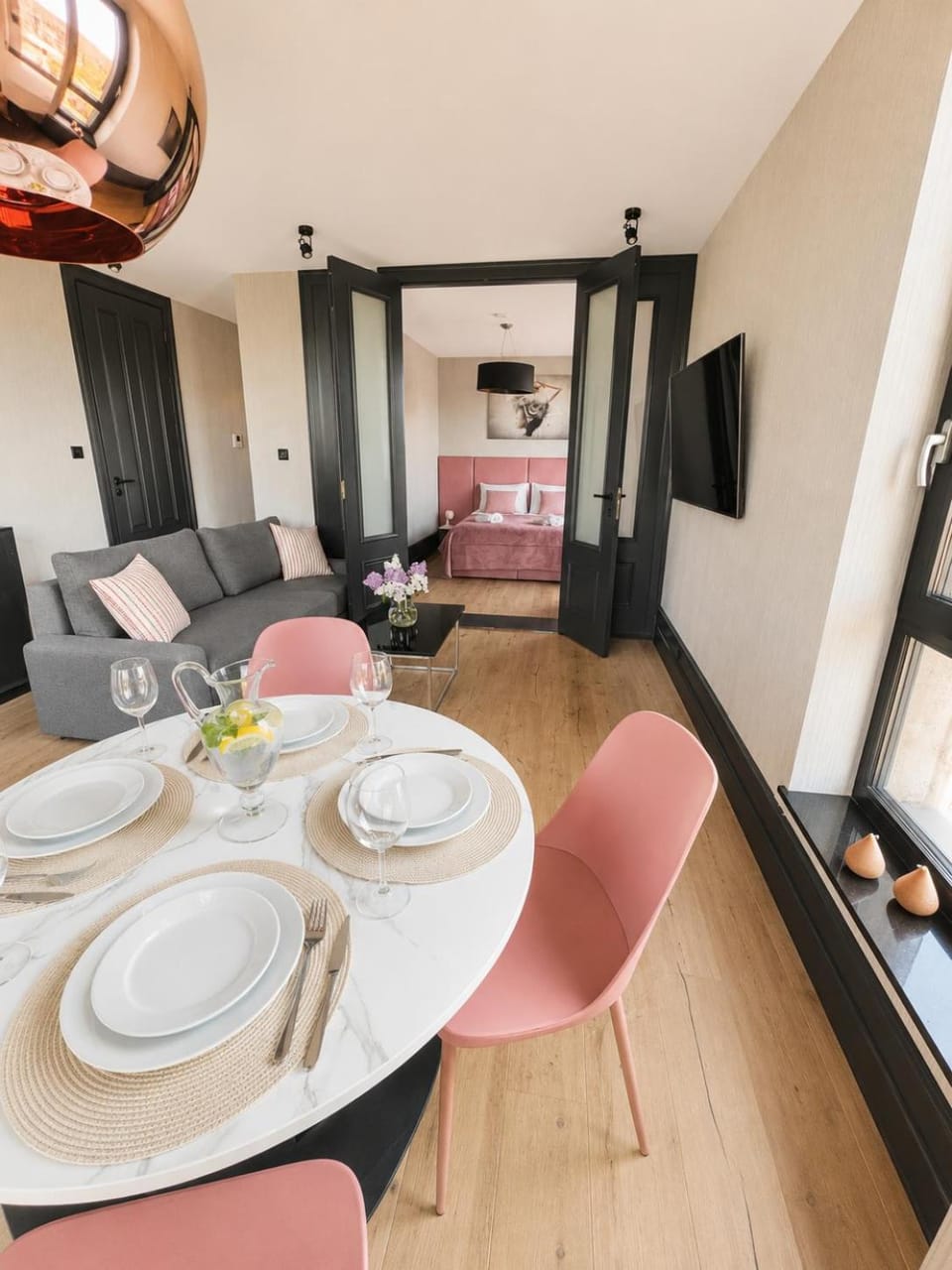 Living room, Dining area, Bedroom, Breakfast