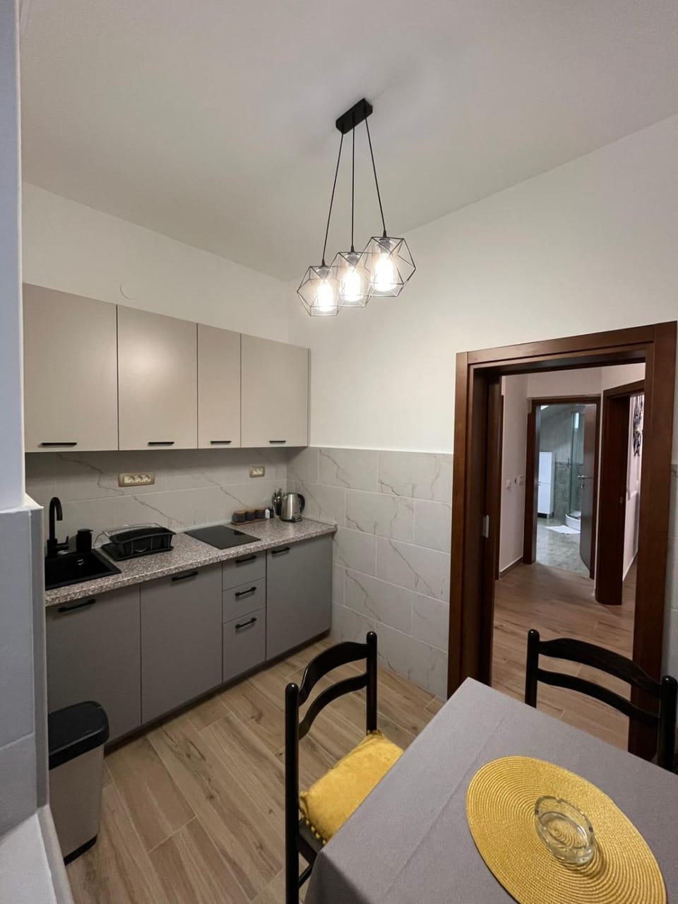 Kitchen or kitchenette, Dining area, stove