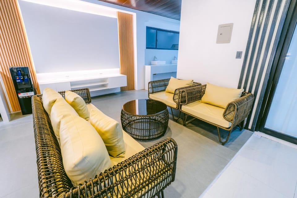 TV and multimedia, Seating area