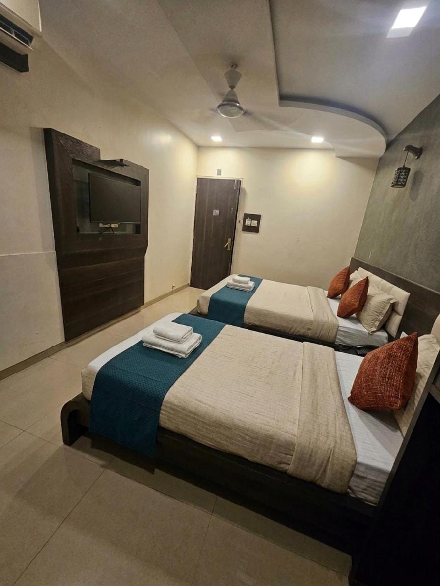 Luxury Hotel Addoree Palace - Near Mumbai Airport Hotel in Mumbai