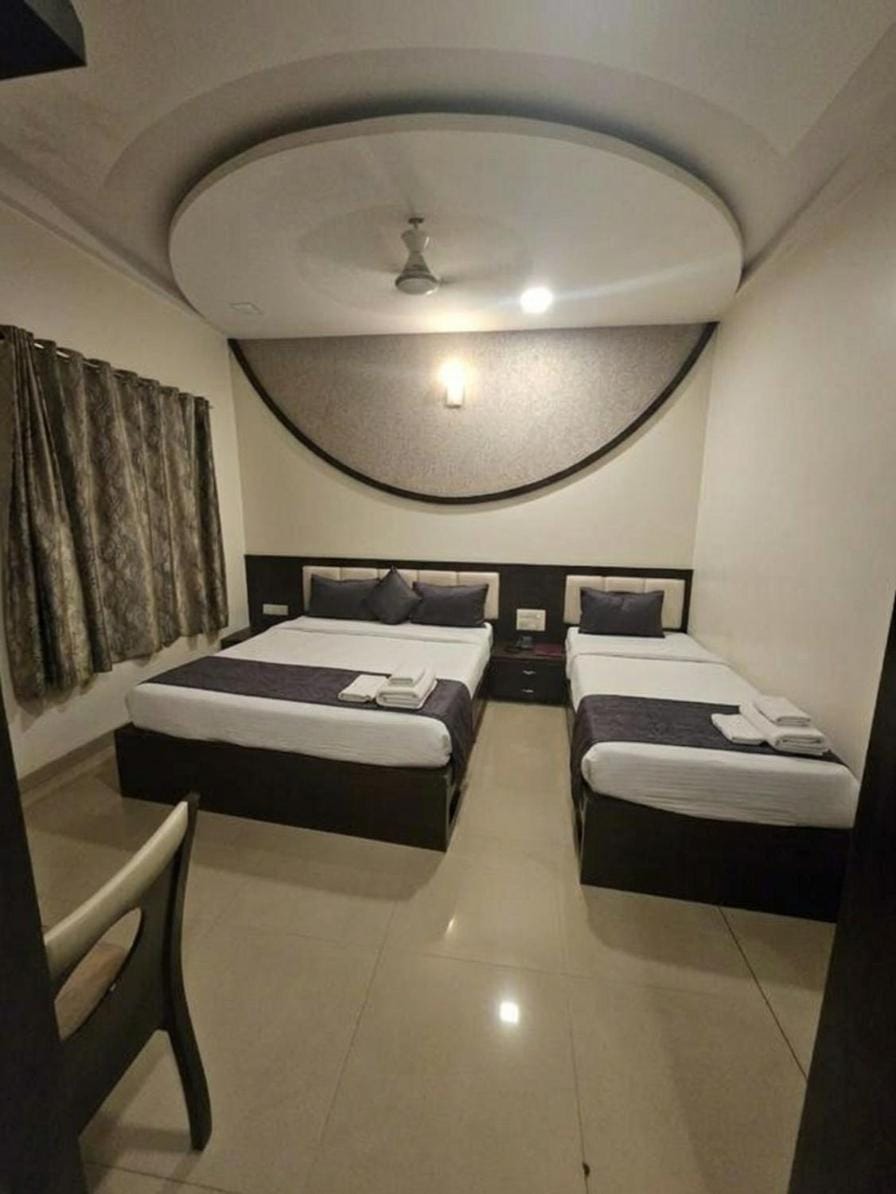 Luxury Hotel Addoree Palace - Near Mumbai Airport Hotel in Mumbai
