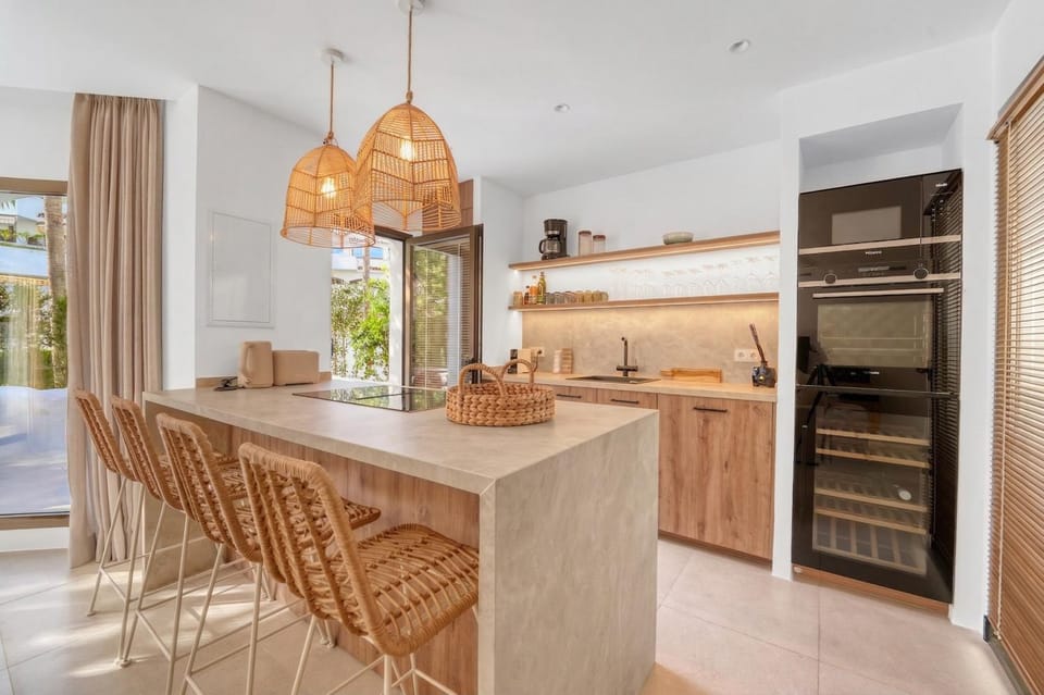 Property building, Kitchen or kitchenette, Living room