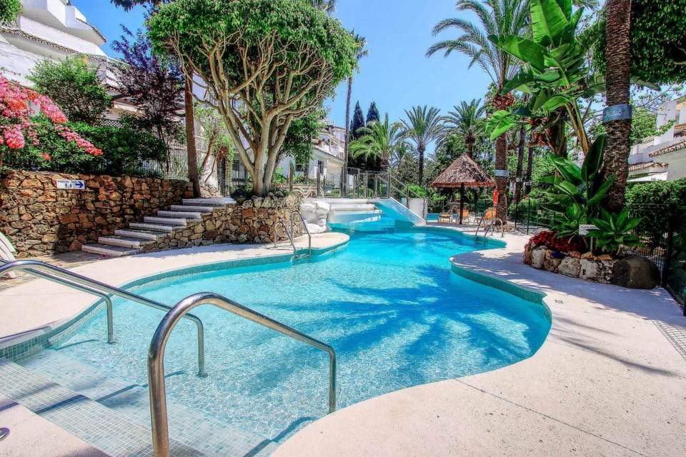 Property building, Swimming pool