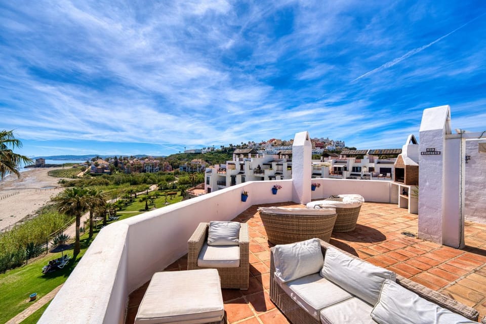 Property building, Balcony/Terrace, Living room