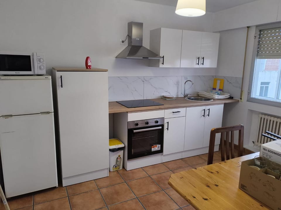 Kitchen or kitchenette, Communal kitchen, kitchen