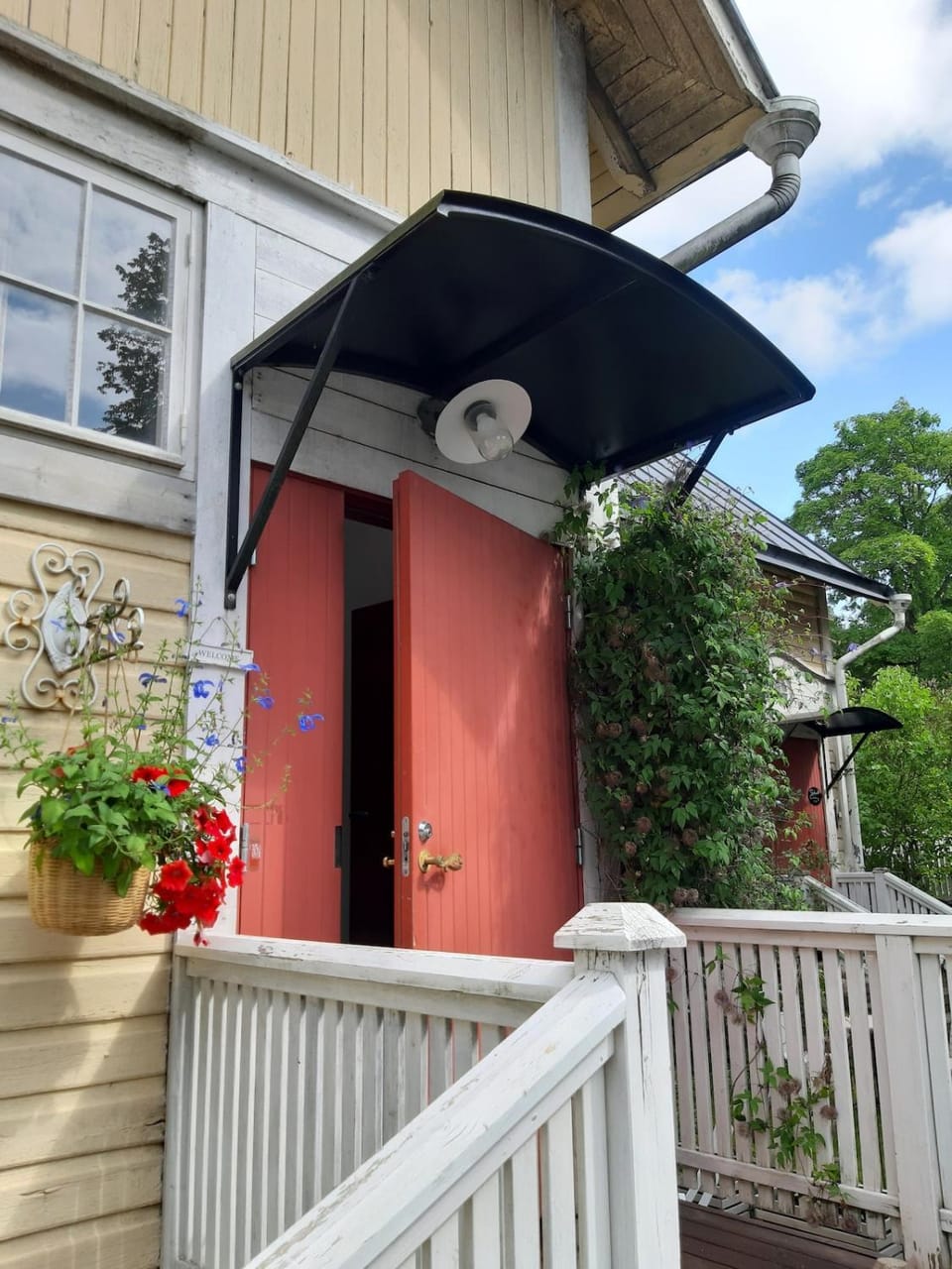 Facade/entrance