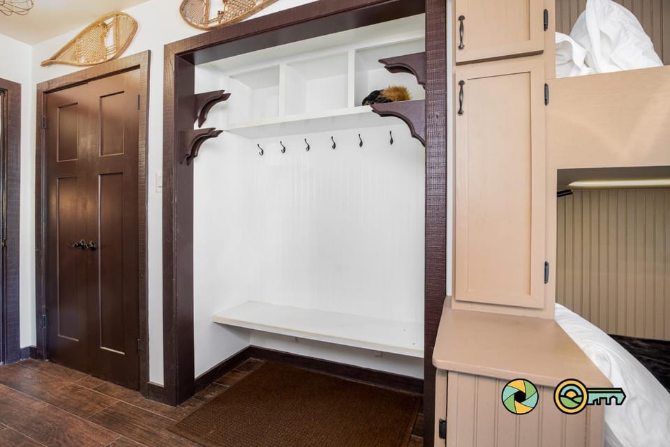 Aspen East Unit #202: Tesla Lodge House in Basye