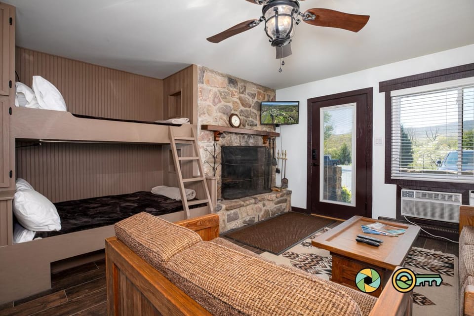 Aspen East Unit #202: Tesla Lodge House in Basye