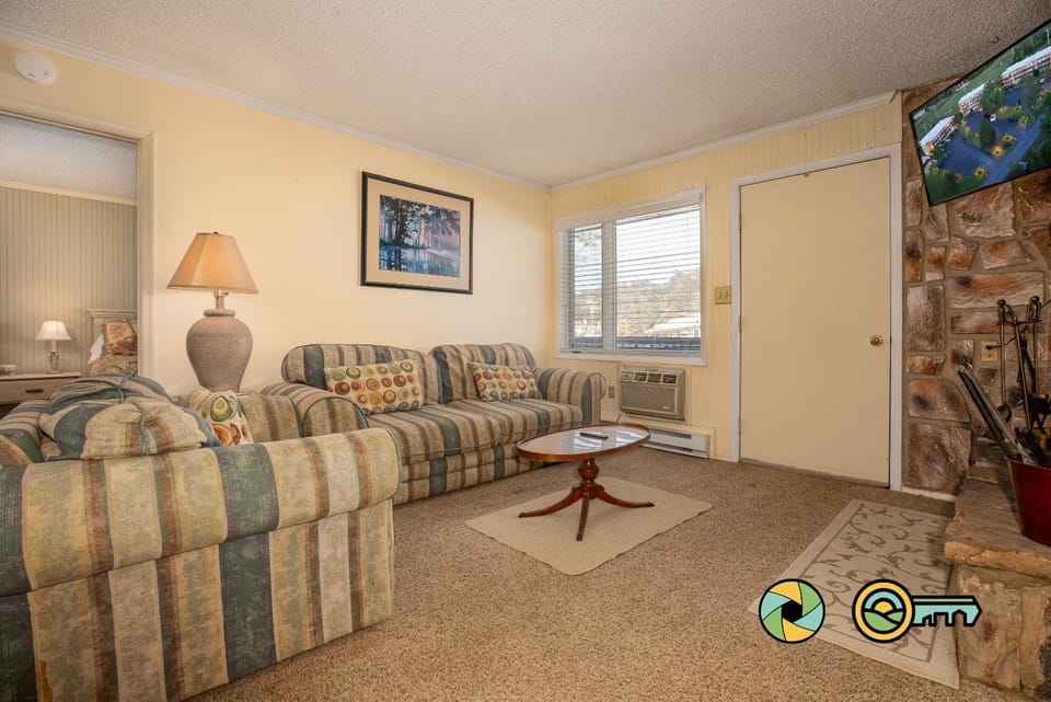 Aspen East Unit #211: Hearthstone Hideout House in Basye