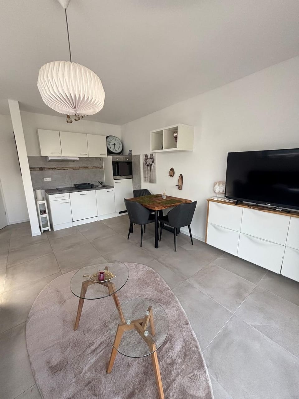 TV and multimedia, Kitchen or kitchenette, Dining area