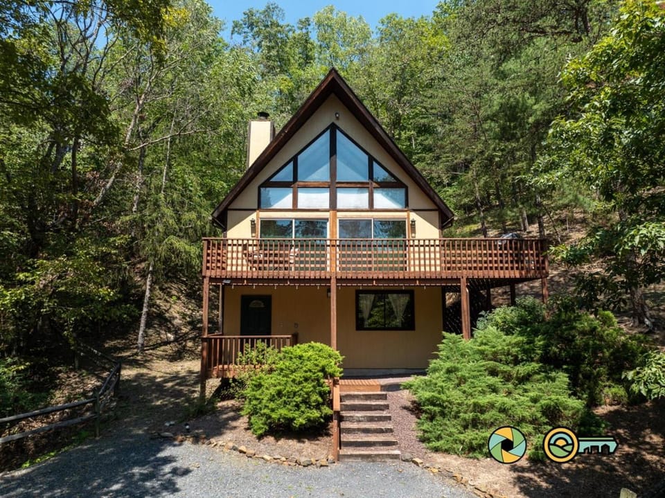 673 Killmon Road: So-Close Chalet Chalet in Basye