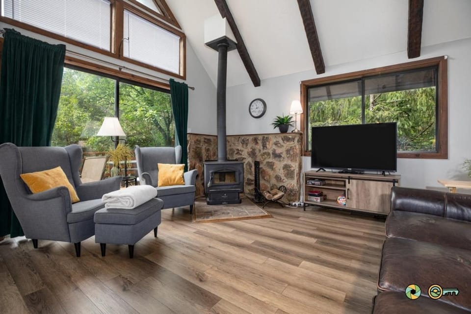 673 Killmon Road: So-Close Chalet Chalet in Basye