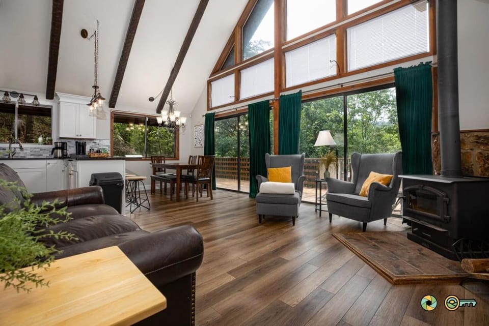 673 Killmon Road: So-Close Chalet Chalet in Basye