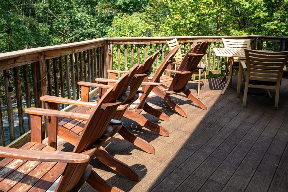 6010 Crooked Run: Moonshine Mountain Chalet in Basye