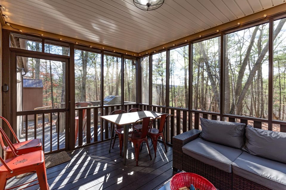 103 Palmer Road: The Hideaway House in Basye
