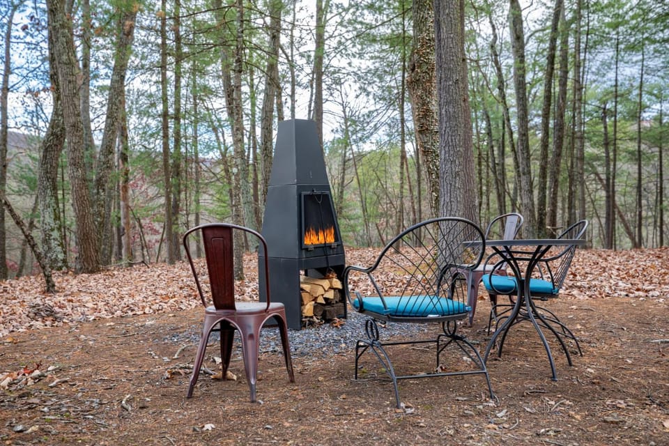 103 Palmer Road: The Hideaway House in Basye