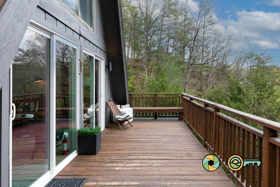 655 Killmon Road: Ripper's Retreat Chalet in Basye