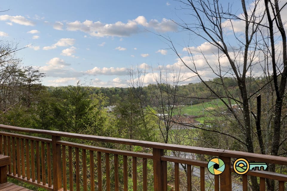 655 Killmon Road: Ripper's Retreat Chalet in Basye