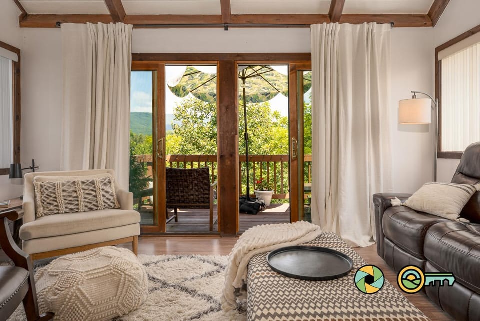 The Hill T-19: Eagle's Nest House in Basye