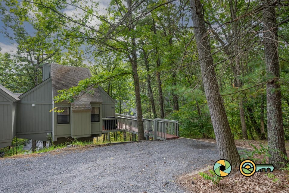 Lakeview 85B: Treehouse Mountain House in Basye