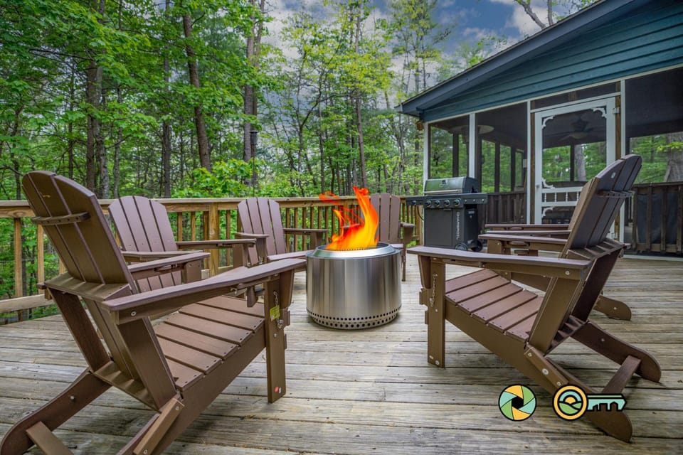 1562 Greenview Drive: Blue Bungalow House in Basye