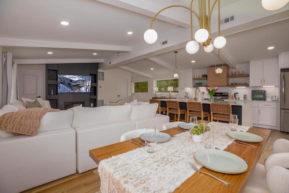139 Laura Court: Mount Olive Lodge House in Basye