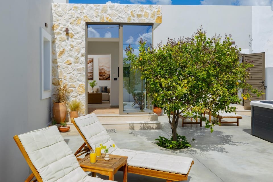 Property building, Patio, Spring, Day, Garden, View (from property/room), Balcony/Terrace, Seating area, Garden view