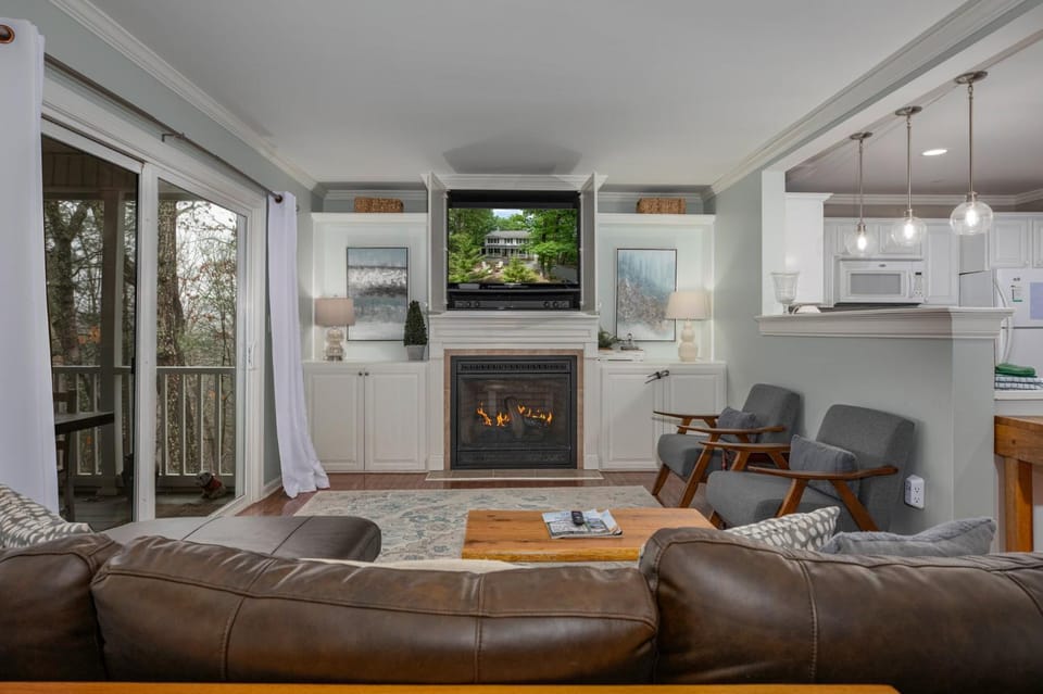 135 Morrie Drive: On The Rocks House in Basye