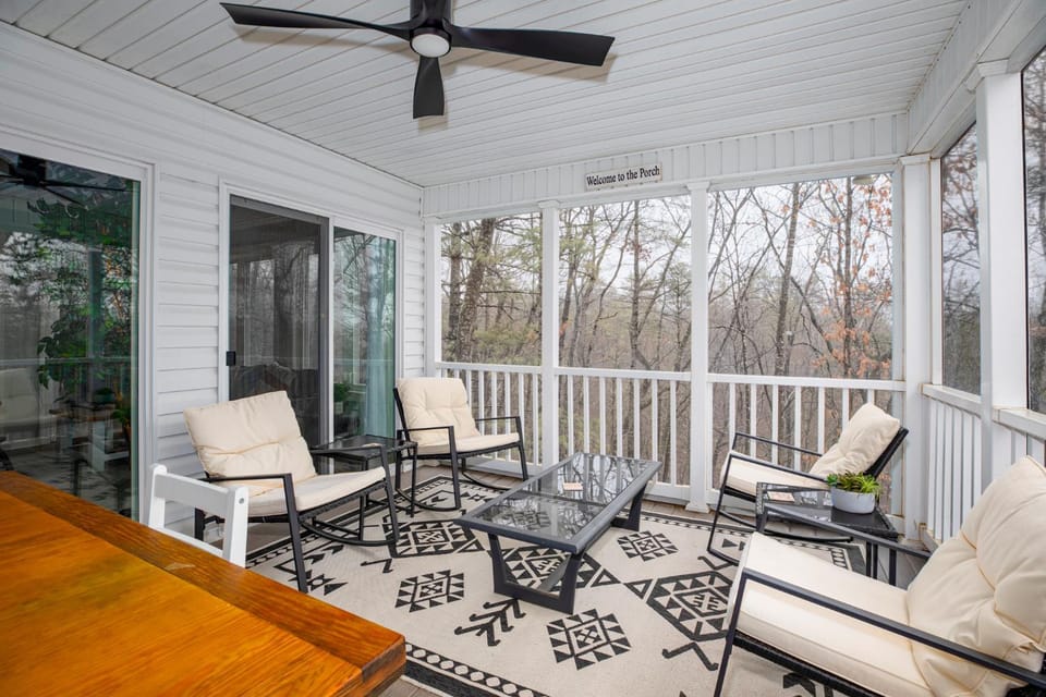 135 Morrie Drive: On The Rocks House in Basye