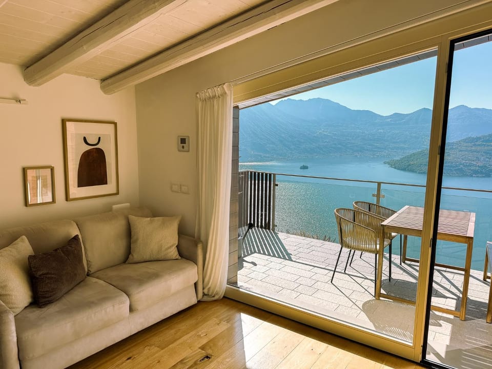 Balcony/Terrace, Living room