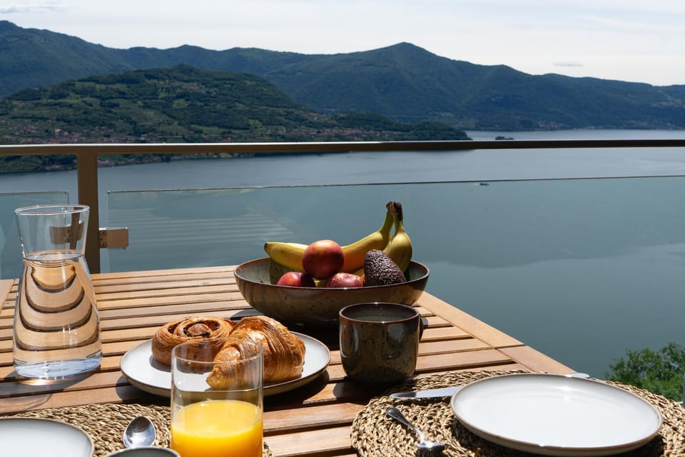 Dining area, Lake view