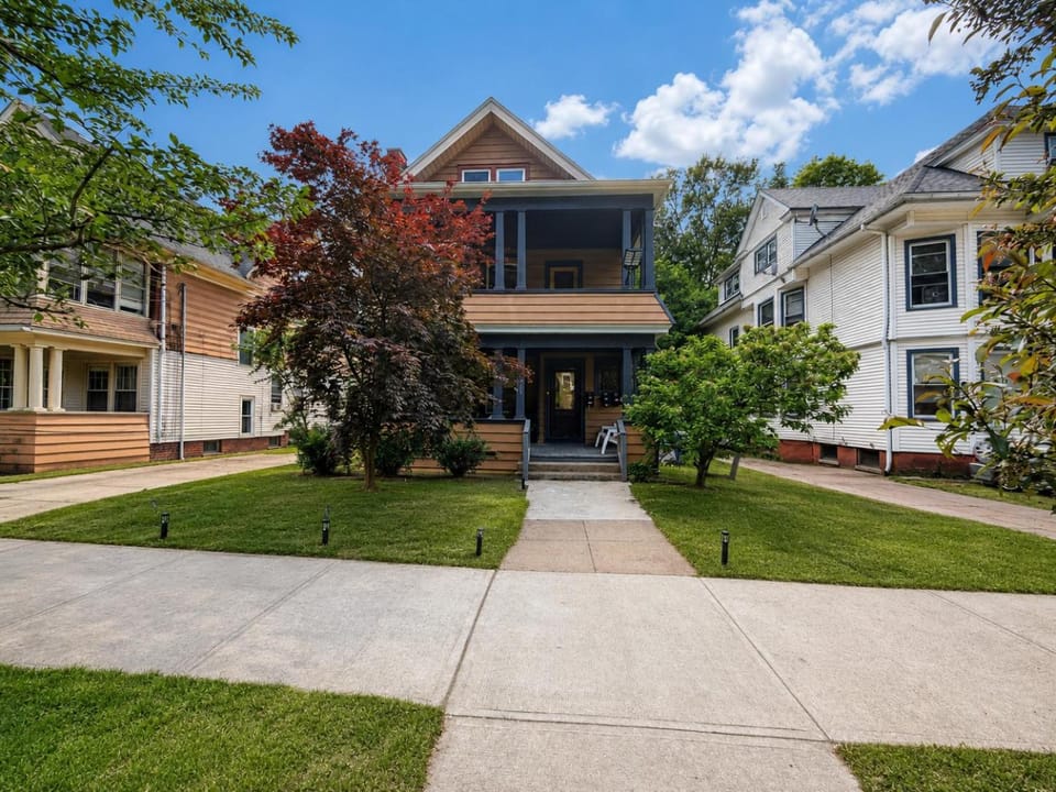 Property building, Facade/entrance