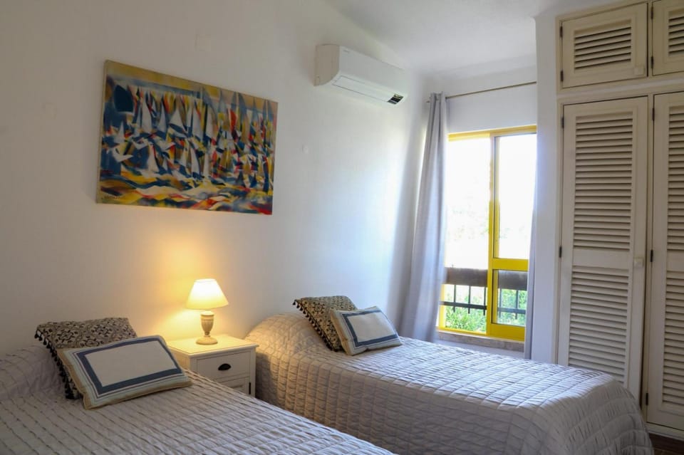 Bed, Bedroom, air conditioner