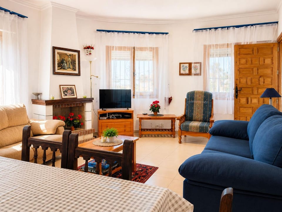 Communal lounge/ TV room, TV and multimedia, Living room