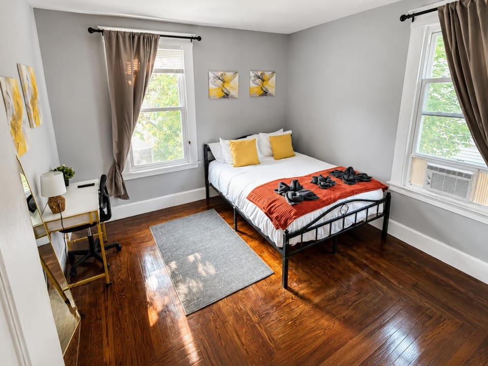 Bed, Photo of the whole room, Bedroom