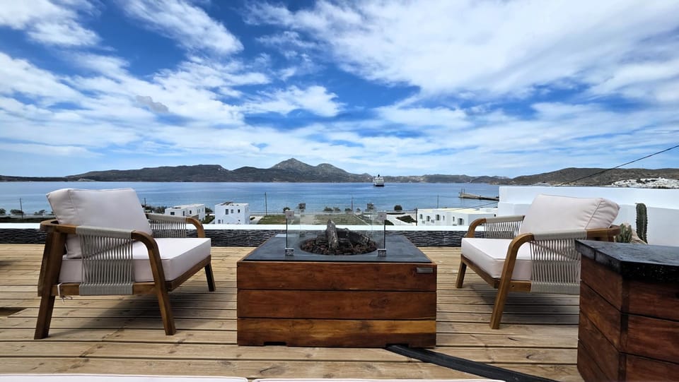 View (from property/room), Balcony/Terrace, Seating area, Sea view