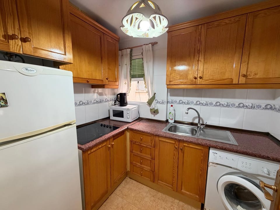 Kitchen or kitchenette, microwave, kitchen